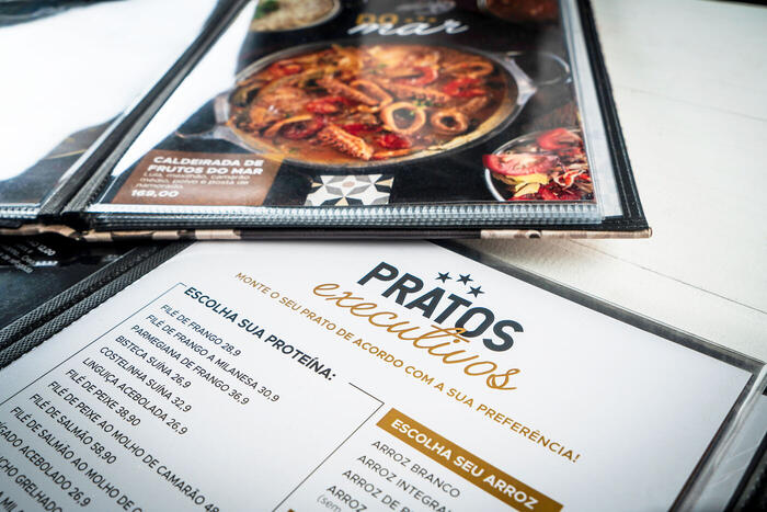 cardápio em couro impresso personalizado