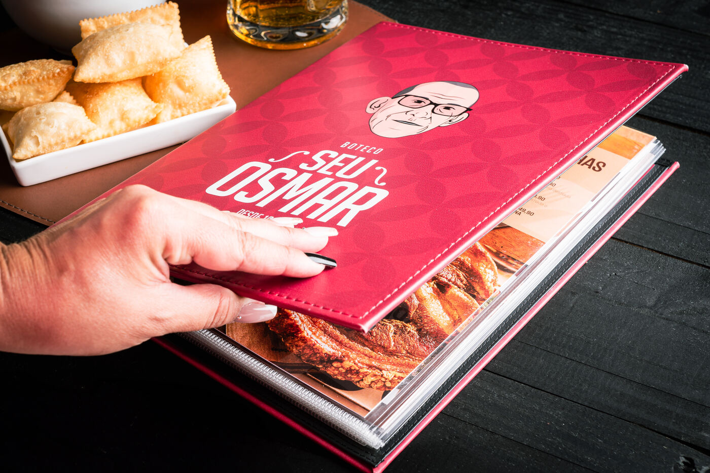 cardápio em couro impresso personalizado
