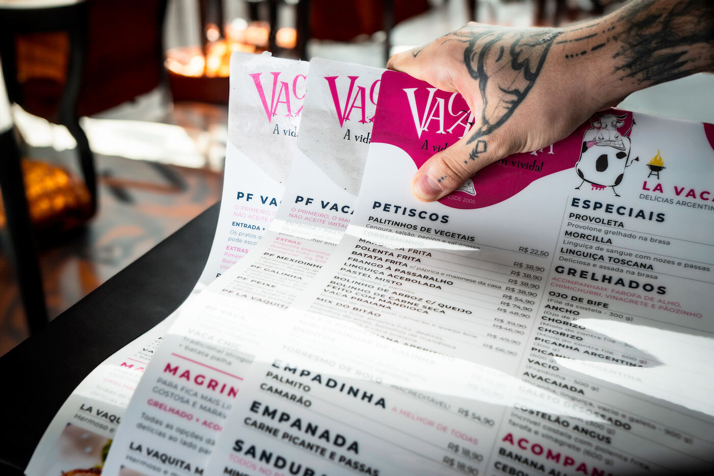 cardápio em couro impresso personalizado