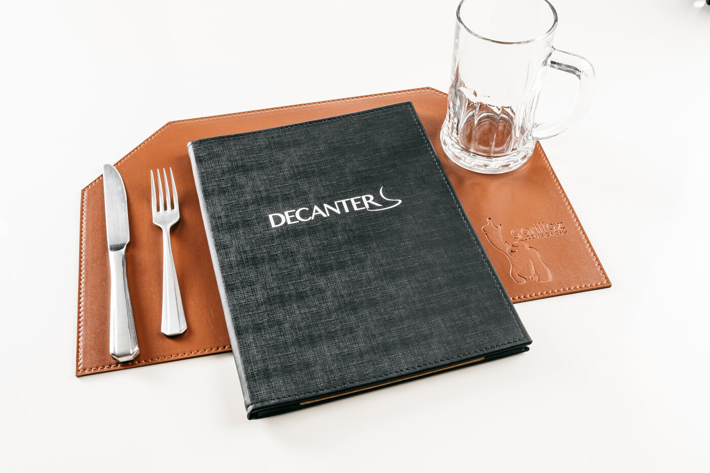 cardápio em couro sintético produzido para o decanter