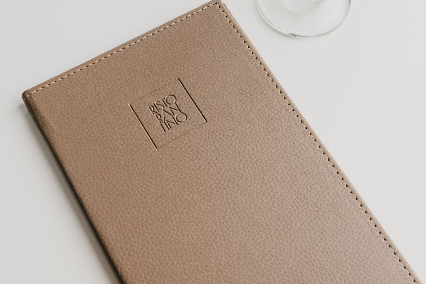 cardápio em couro sintético personalizado