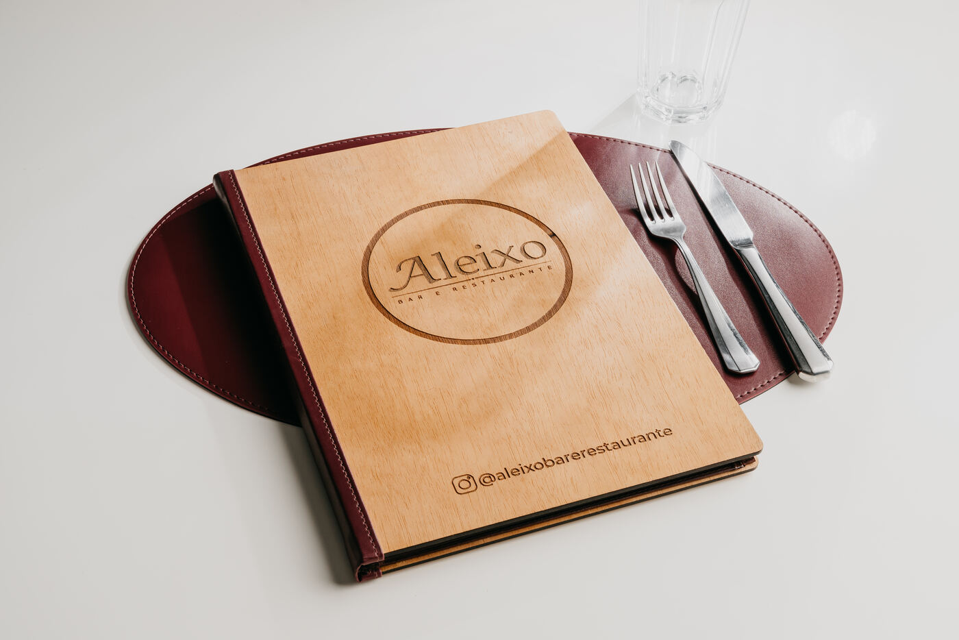 cardápio de madeira para restaurante
