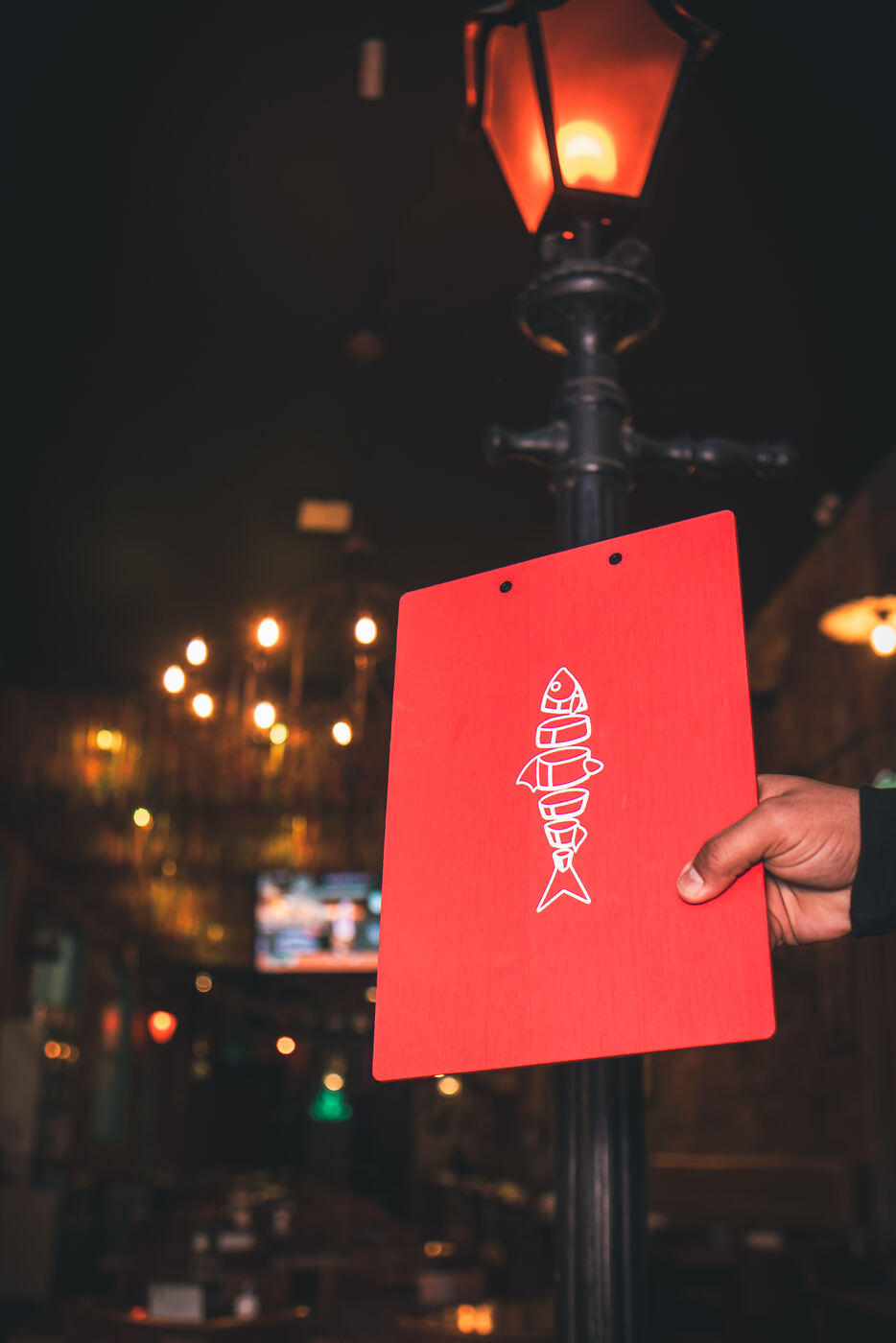 cardápio de madeira para hamburgueria