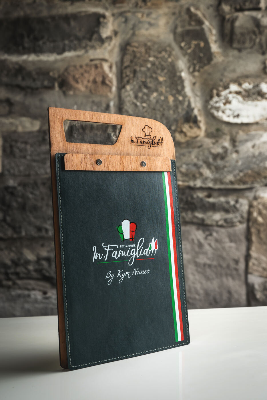 cardápio de madeira personalizado