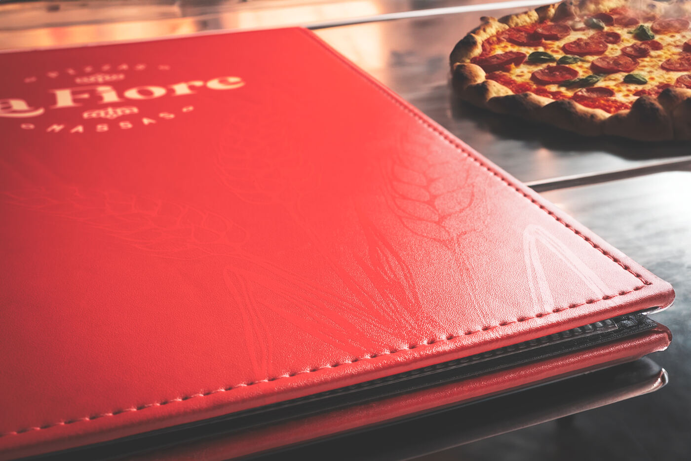 cardápio em couro impresso para pizzaria